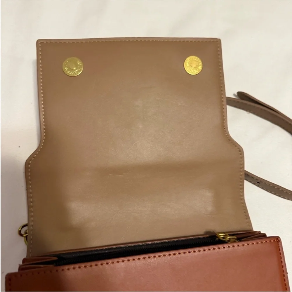 Vessana Gahon Tan Leather Chain Shoulder Bag with Gold and Jewel Beetle - Picture 5 of 6